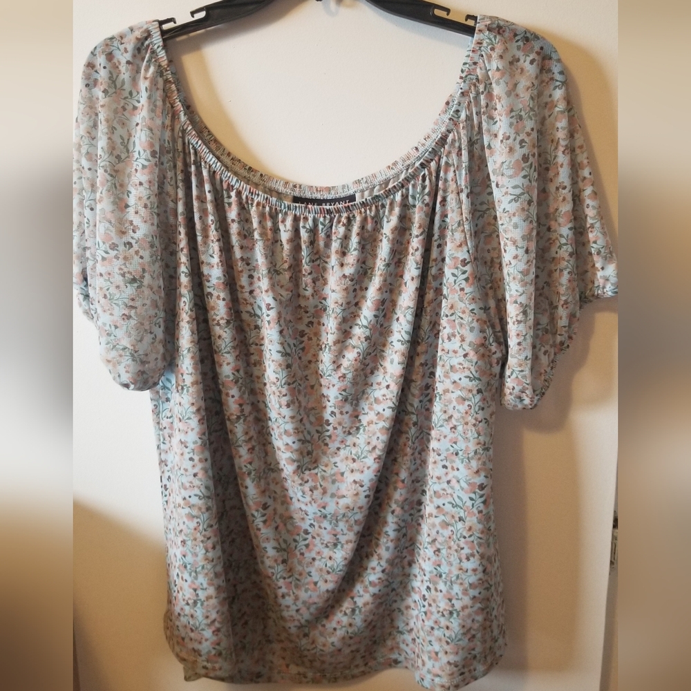 Chic Floral Women's Blouse in Soft Blue